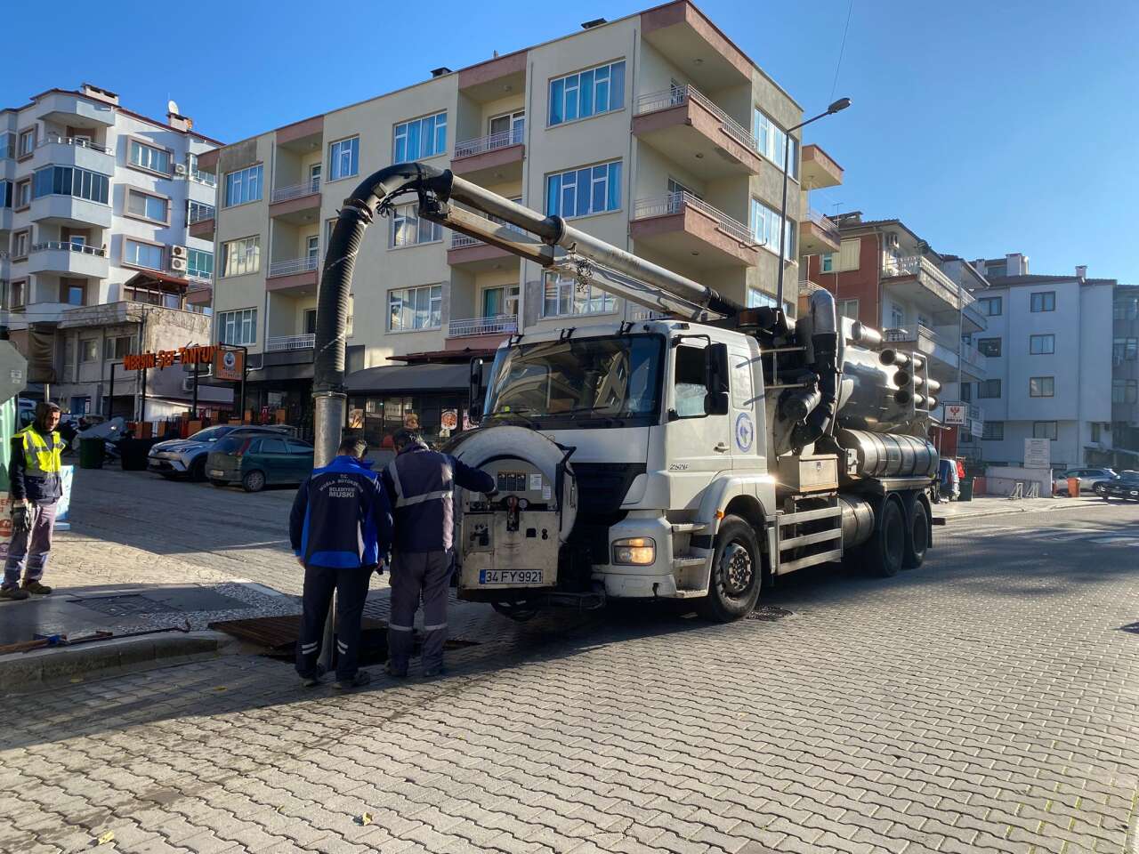 MUSKİ’den Emirbeyazıt’a Hızlı Çözüm: Sokaktaki Tıkanıklık Giderildi 2